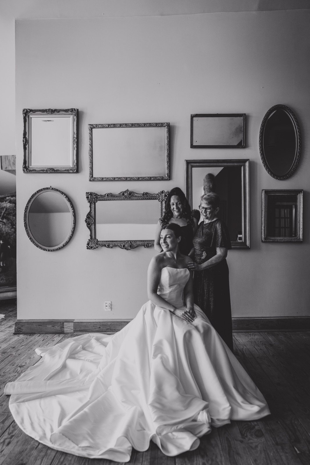 Bride with her people before the ceremony